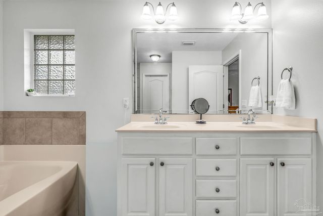 5357 Galberry Ln, Gulf Breeze, FL 32563