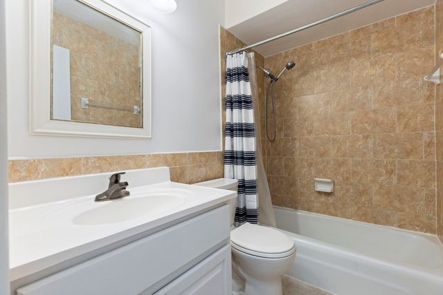 4624 N Commons Drive 303E, Chicago, IL 60656