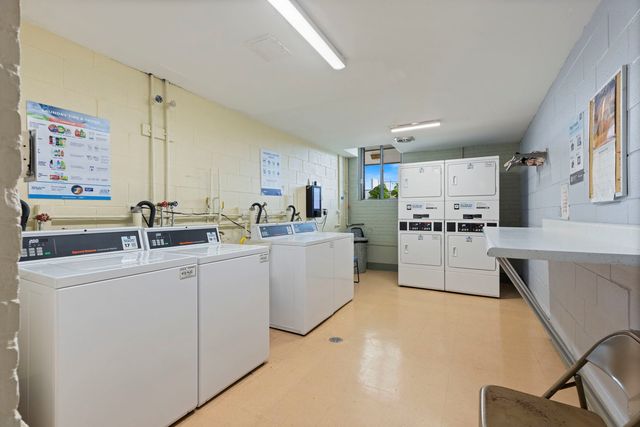 4624 N Commons Drive 303E, Chicago, IL 60656
