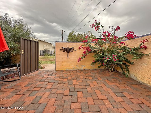 1735 S Jones Blvd Apt J14, Tucson, AZ 85713