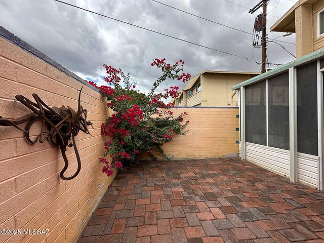 1735 S Jones Blvd Apt J14, Tucson, AZ 85713