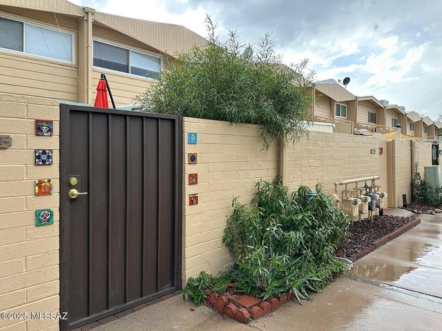 1735 S Jones Blvd Apt J14, Tucson, AZ 85713
