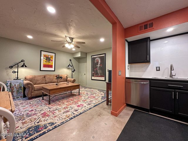 1735 S Jones Blvd Apt J14, Tucson, AZ 85713
