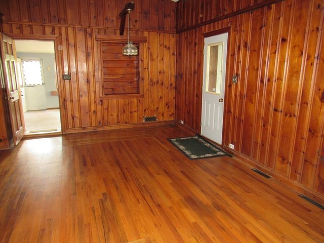 30 Taft Ave, Mendon, MA 01756