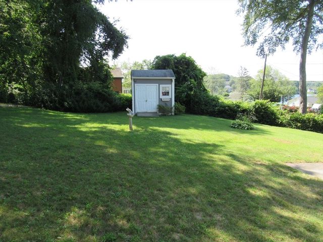 30 Taft Ave, Mendon, MA 01756