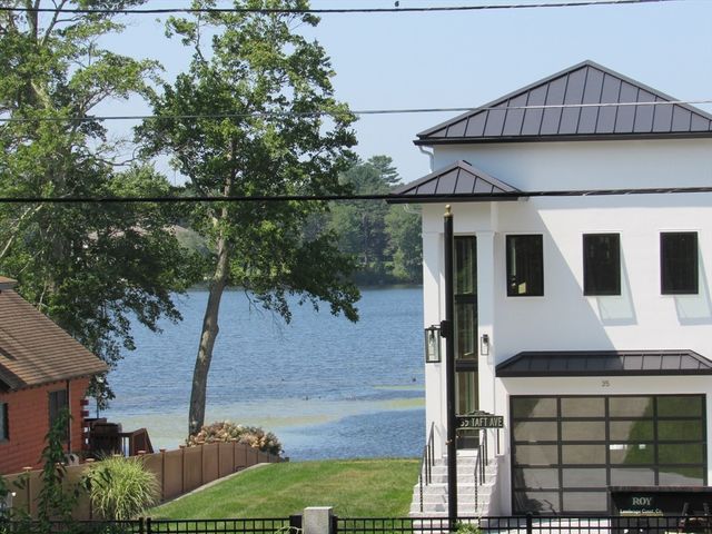 30 Taft Ave, Mendon, MA 01756