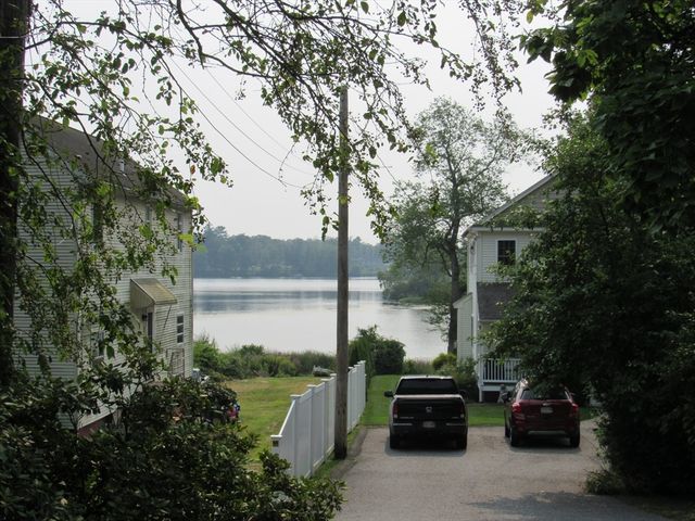 30 Taft Ave, Mendon, MA 01756