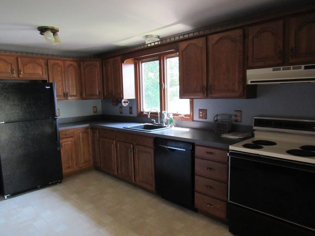 30 Taft Ave, Mendon, MA 01756