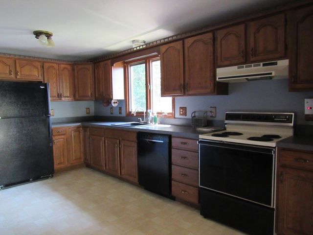 30 Taft Ave, Mendon, MA 01756