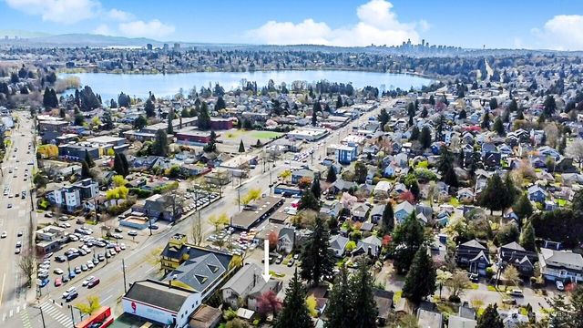 942 N 82nd Street, Seattle, WA 98103