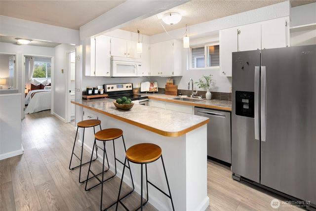 942 N 82nd Street, Seattle, WA 98103