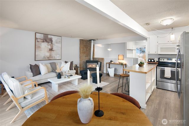 942 N 82nd Street, Seattle, WA 98103