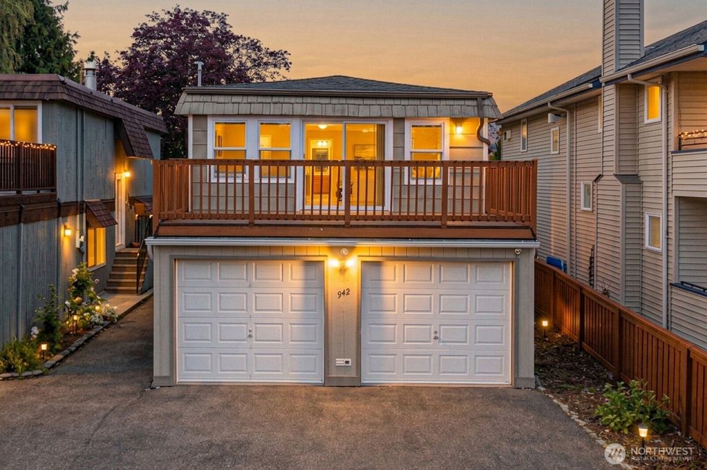 942 N 82nd Street, Seattle, WA 98103