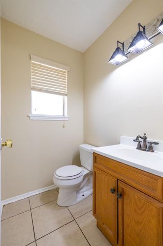 4910 Redfish Reef Drive, Bacliff, TX 77518