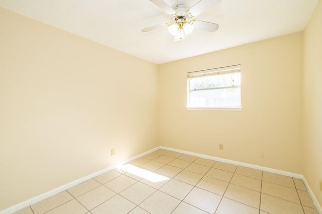 4910 Redfish Reef Drive, Bacliff, TX 77518