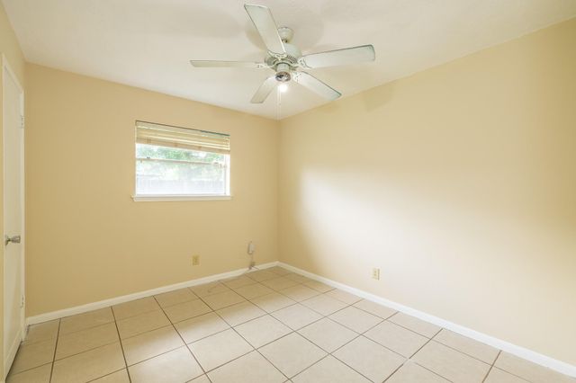 4910 Redfish Reef Drive, Bacliff, TX 77518