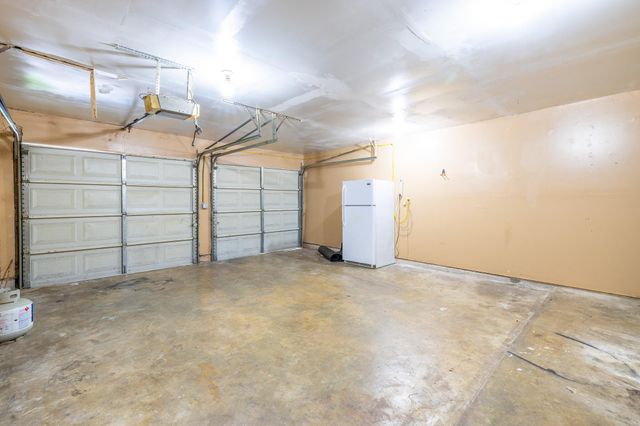 4910 Redfish Reef Drive, Bacliff, TX 77518