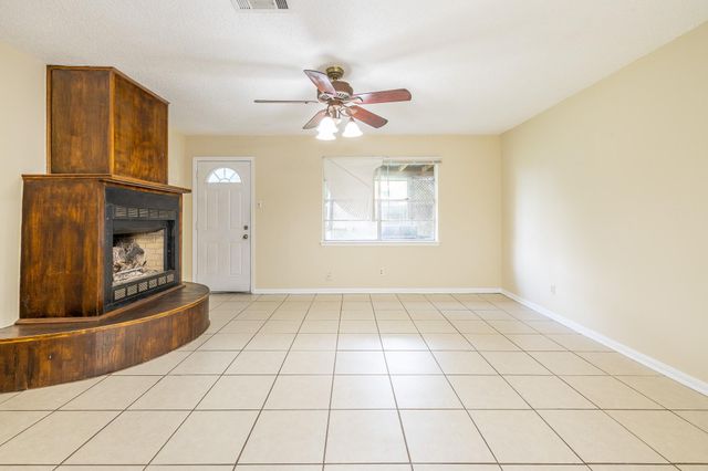 4910 Redfish Reef Drive, Bacliff, TX 77518