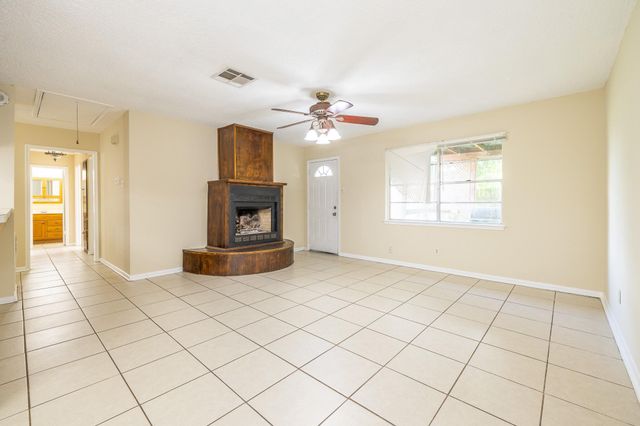 4910 Redfish Reef Drive, Bacliff, TX 77518