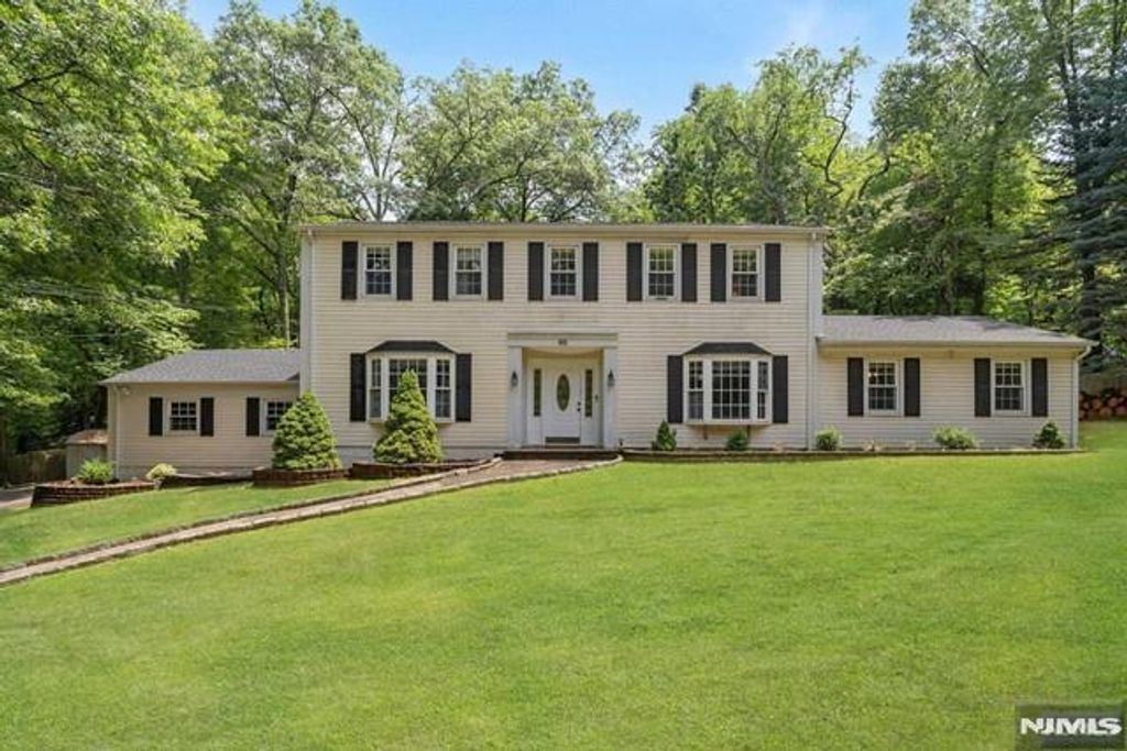 68 Briarwood Avenue, Norwood, NJ 07648