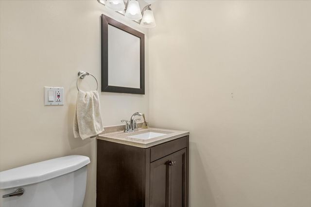 7031 W Crain Street, Niles, IL 60714