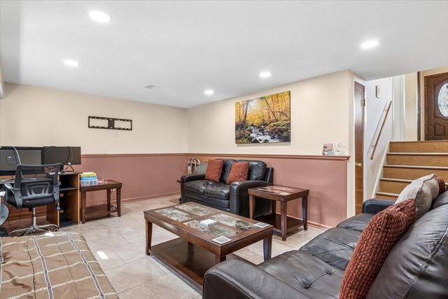 7031 W Crain Street, Niles, IL 60714