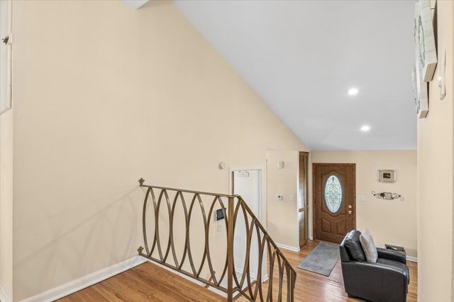 7031 W Crain Street, Niles, IL 60714