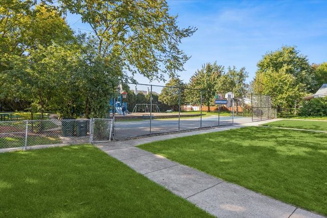 7031 W Crain Street, Niles, IL 60714