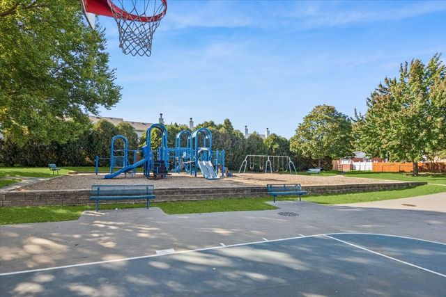 7031 W Crain Street, Niles, IL 60714