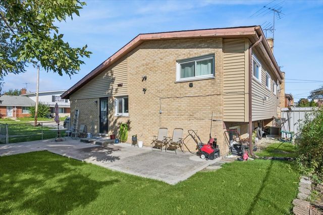 7031 W Crain Street, Niles, IL 60714