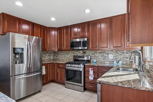 7031 W Crain Street, Niles, IL 60714