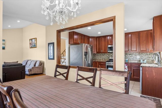 7031 W Crain Street, Niles, IL 60714
