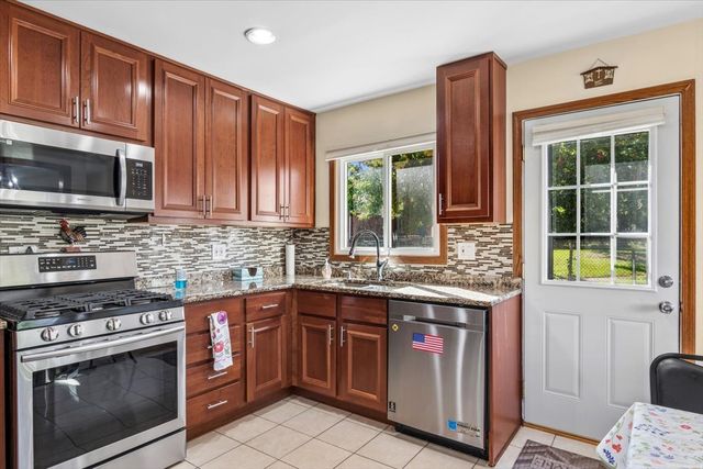 7031 W Crain Street, Niles, IL 60714