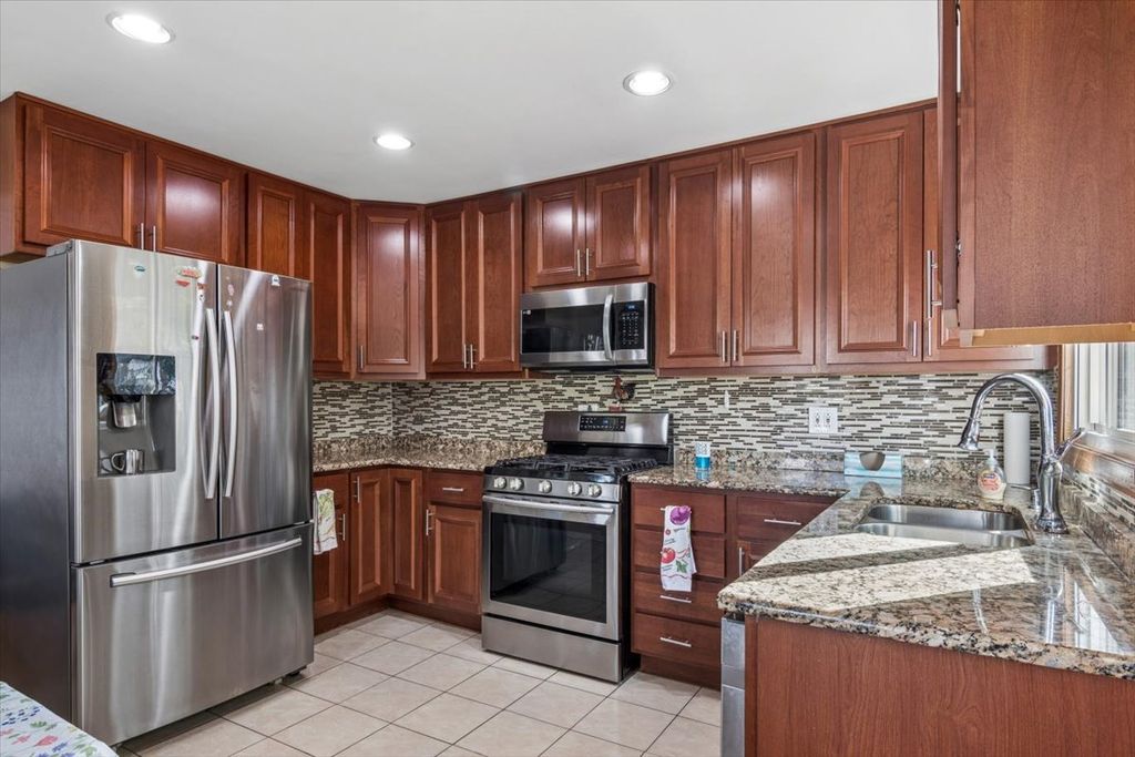 7031 W Crain Street, Niles, IL 60714 — photo 5