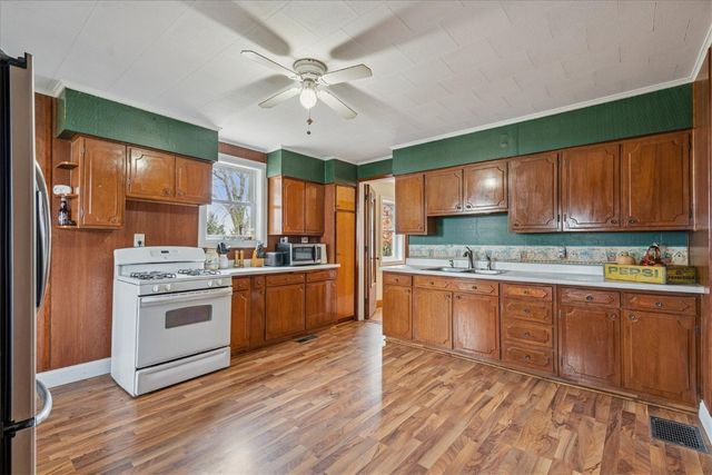 297 Goudy Road, Mt Vernon, IA 52314