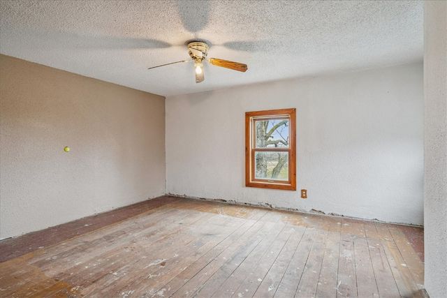 297 Goudy Road, Mt Vernon, IA 52314