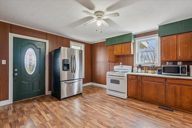 297 Goudy Road, Mt Vernon, IA 52314