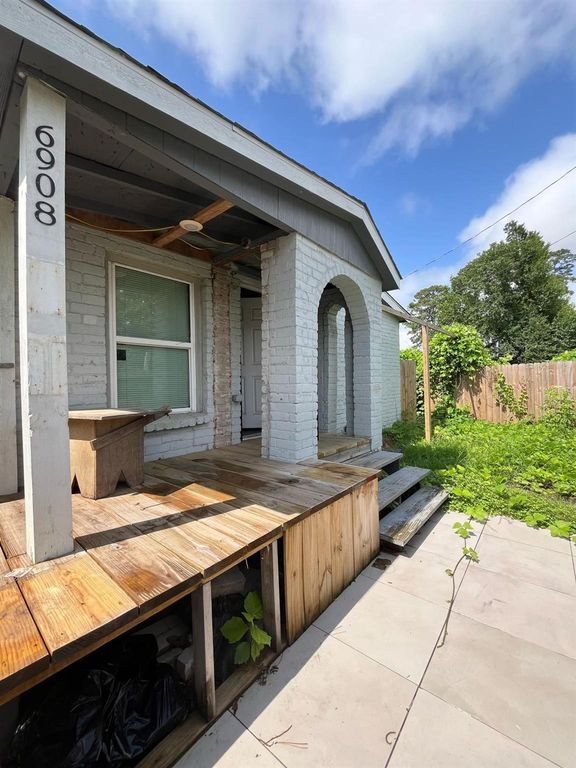 6908 Larkstone Street, Houston, TX 77028