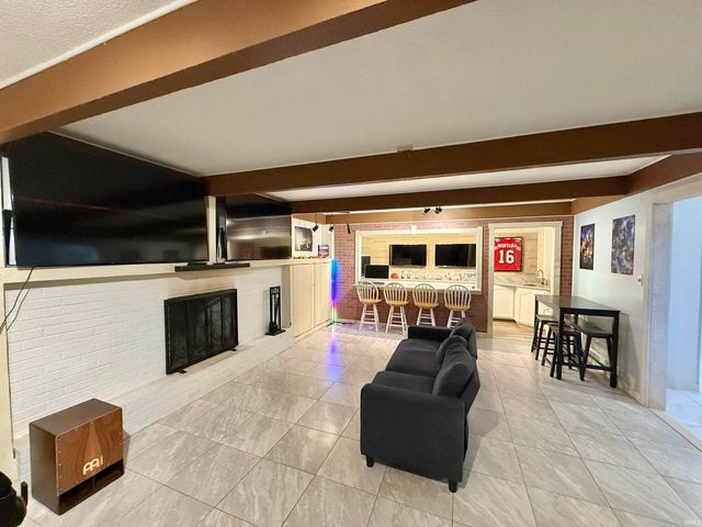 7766 Owens Drive, Newburgh, IN 47630