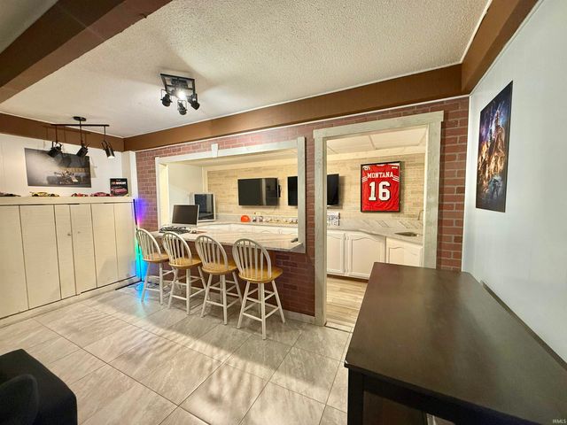 7766 Owens Drive, Newburgh, IN 47630