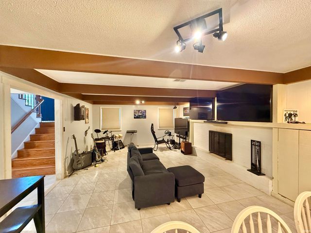 7766 Owens Drive, Newburgh, IN 47630