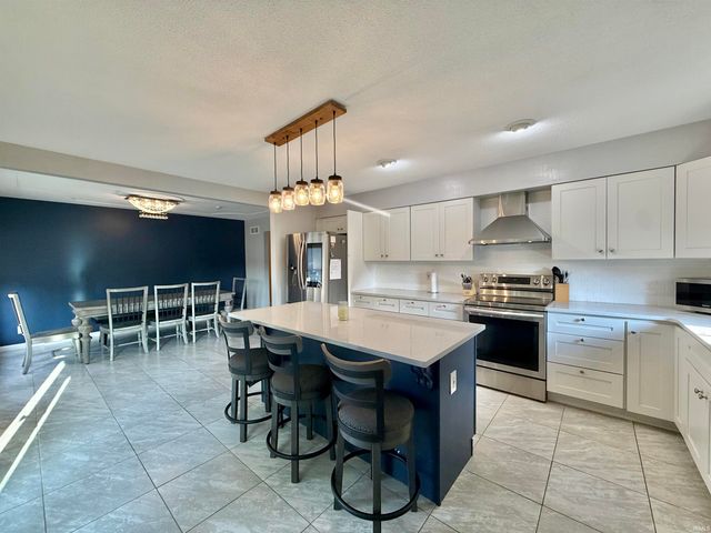 7766 Owens Drive, Newburgh, IN 47630