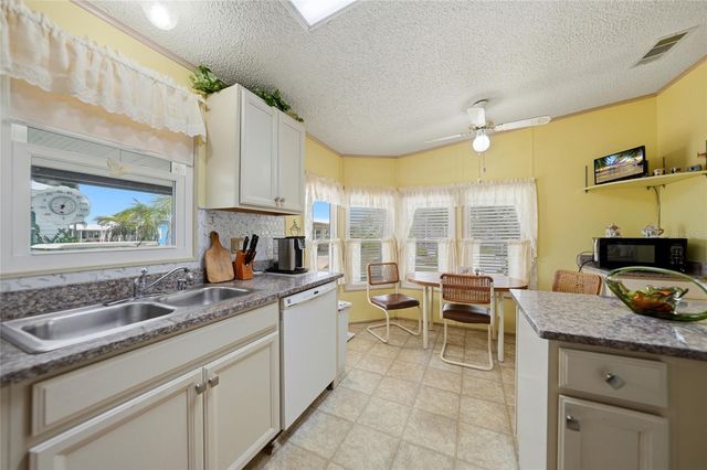 723 RIVERVIEW CIRCLE, North Port, FL 34287