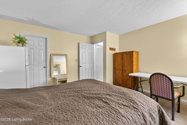 11503 Halifax Dr, Louisville, KY 40245