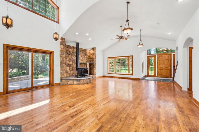 151 LINE RD, Malvern, PA 19355