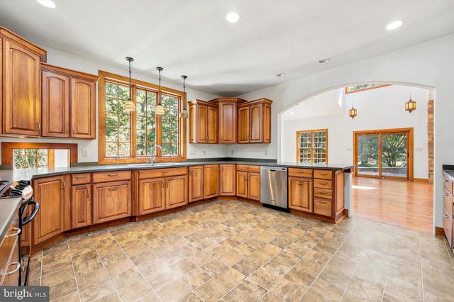 151 LINE RD, Malvern, PA 19355