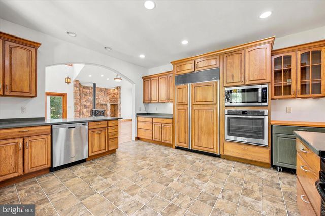 151 LINE RD, Malvern, PA 19355