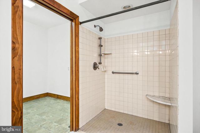 151 LINE RD, Malvern, PA 19355
