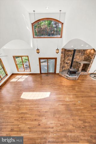 151 LINE RD, Malvern, PA 19355