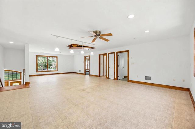 151 LINE RD, Malvern, PA 19355